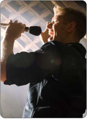 singer enjoying in home voice lesson